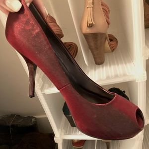Guess Red Pumps with open toe!